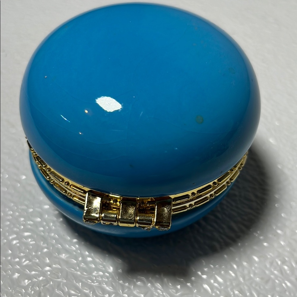 Pink and Blue Trinket Boxes with Gold Accents w/2 sets of Costume Earrings NEW - Picture 9 of 9